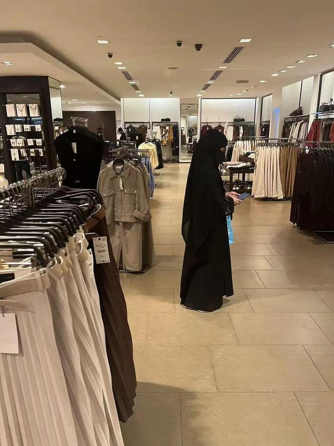 爆发这些中国品牌已抢先卡位麻将胡了2沙特时尚消费大(图4) 爆发这些中国品牌已抢先卡位麻将胡了2沙特时尚消费大(图4)